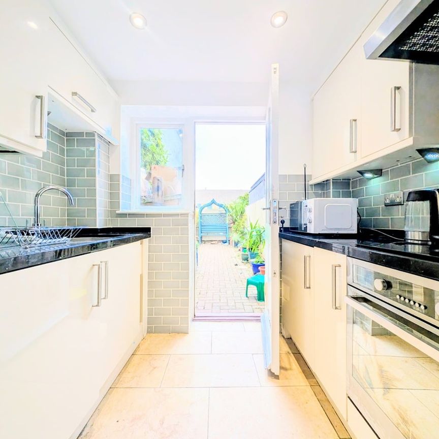 2 Bed Maisonette, South Park Road, SW19 - Photo 1