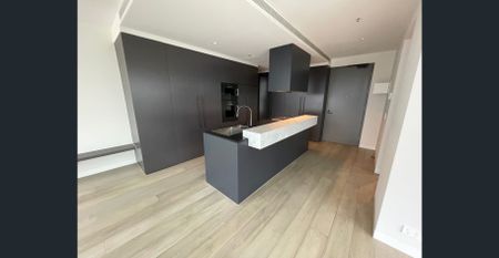 Luxury Waterfront Living in Prime Docklands Location – Flexible Lease Options - Photo 4