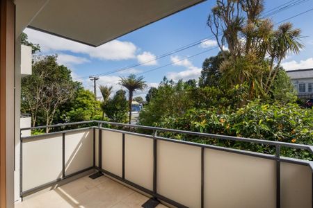 North facing in a great Mt Eden location - Photo 3