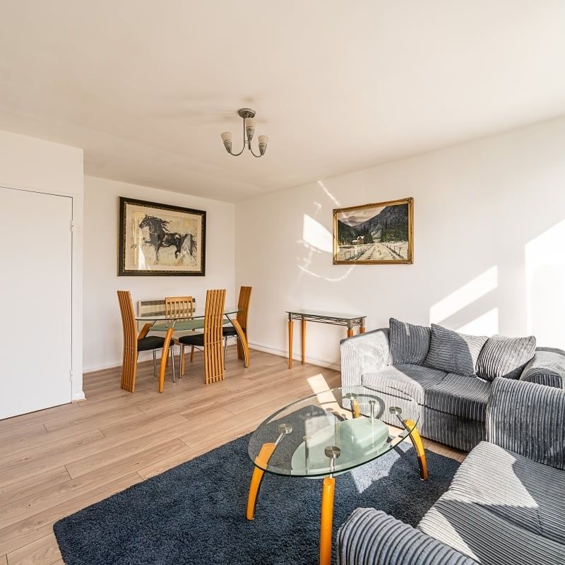 2 bedroom flat to rent - Photo 1