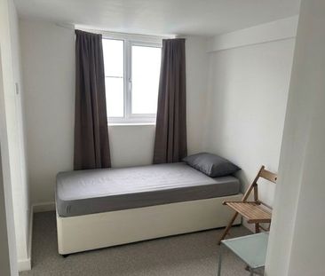 Room in a Shared House, Midhurst Avenue Thornton Heath, CR0 - Photo 2