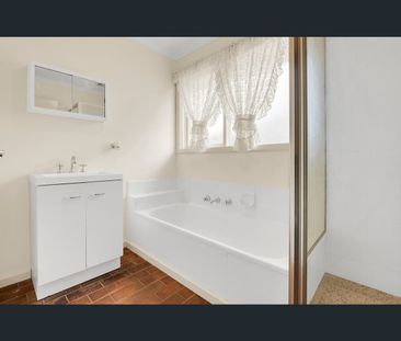 14 Rayfield Avenue, Craigieburn, Vic 3064 - Photo 1