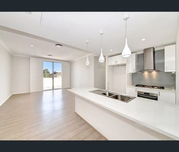 Luxrious Executive Living in Carlingford High Catchment - Photo 2