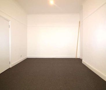 Vicarage Park, London, SE18 - Photo 3