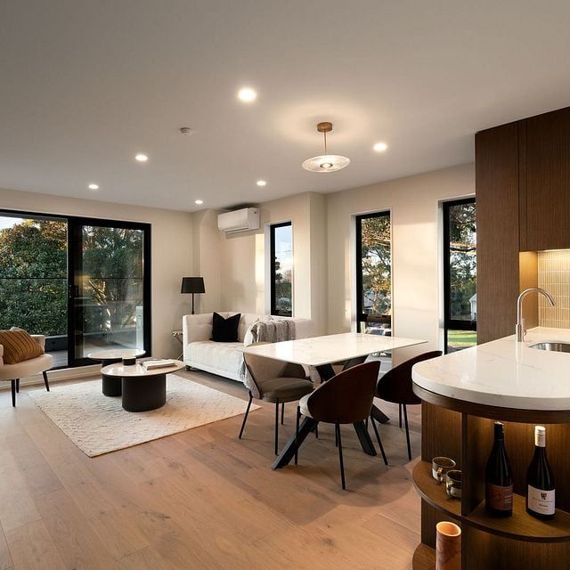 4 Bed House - Photo 1