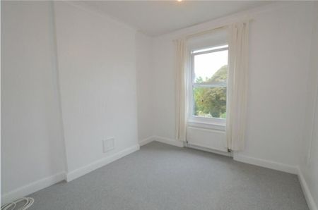 Flat to rent - Manor Park, London, SE13 - Photo 3