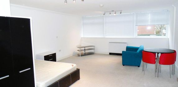 Studio to rent - Photo 2