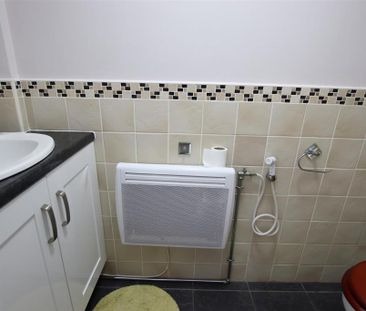 4 bedroom detached house to rent - Photo 4