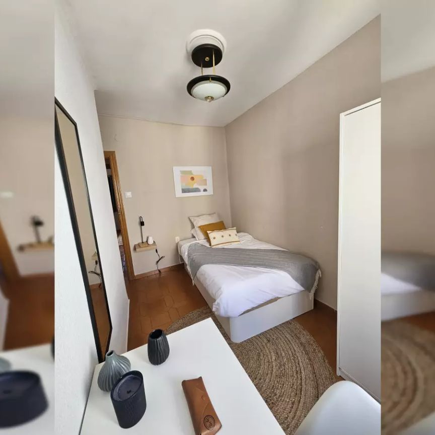 Room in a shared 3-bedroom apartment for rent in Trinitat, Valencia, professionals only. - Photo 1