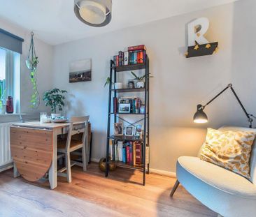 2 bedroom end of terrace house to rent - Photo 4