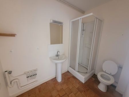 Location Appartement 3 pièces 52m² SABLE SUR SARTHE 72300 - Photo 5