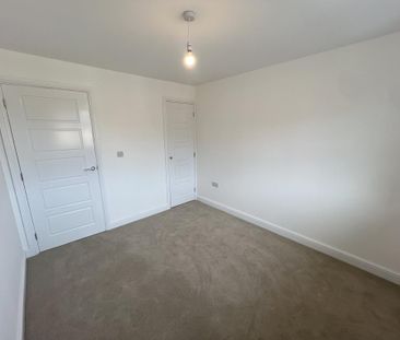 4 bedroom detached house to rent - Photo 2