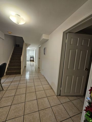 For Lease - 112 Trafalgar Square Unit# Lower, Vaughan, Ontario - Photo 5
