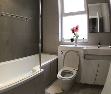 Room in a Shared House, Cedar Road, NW2 - Photo 2