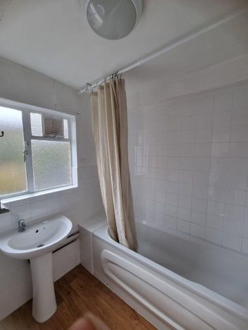 3 bedroom apartment to rent - Photo 3