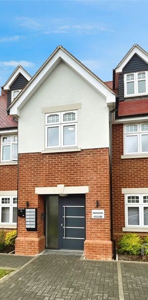 Shoppenhangers Road, Maidenhead, Berkshire, SL6 - Photo 1