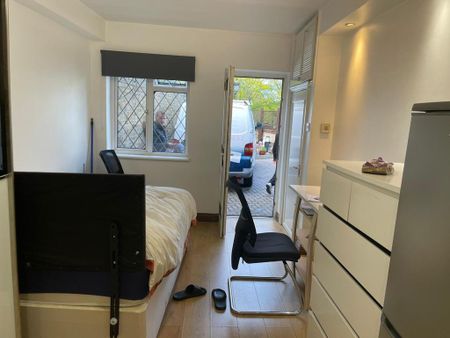Studio to rent - Photo 4