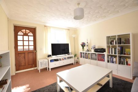 2 bedroom semi-detached house to rent - Photo 4