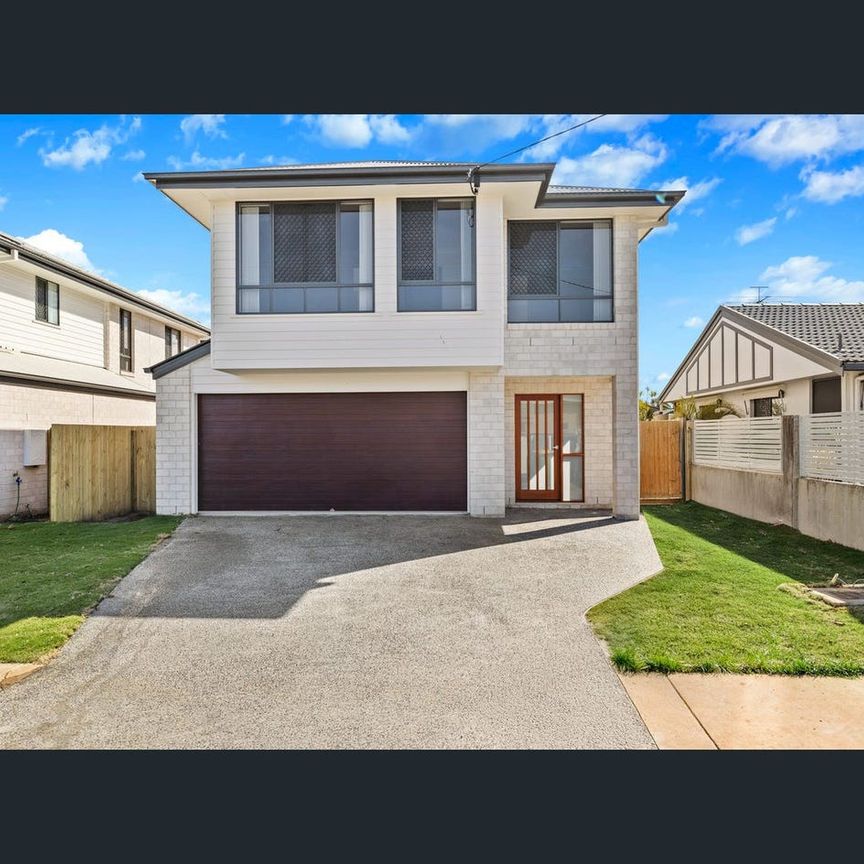 Spacious 5-Bedroom Executive Home in Prime Victoria Point Location - Photo 1