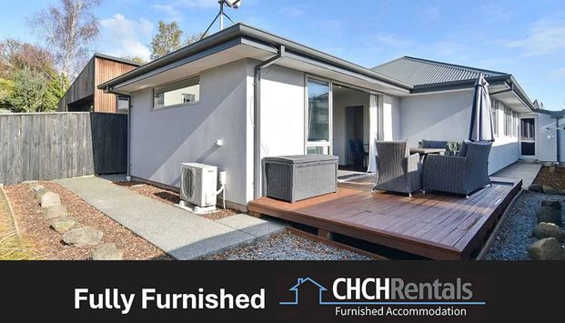 Modern sundrenched fully furnished rear townhouse in excellent central location! - Photo 1