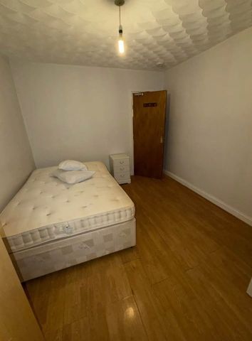 6 Bed Terraced House, Cranbury Avenue, SO14 - Photo 3