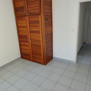 A louer Appartement T3 au dessus clinique SAINTE CLOTILDE - Photo 2