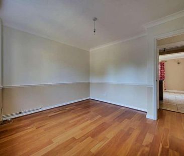 Coates, GL7 - Photo 2