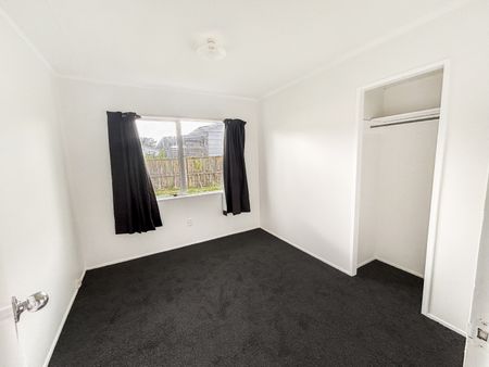 TWO WEEKS FREE - 3-Bedroom Family Home in Flat Bush - Photo 3