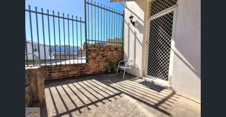 CBD LIVING - Photo 5