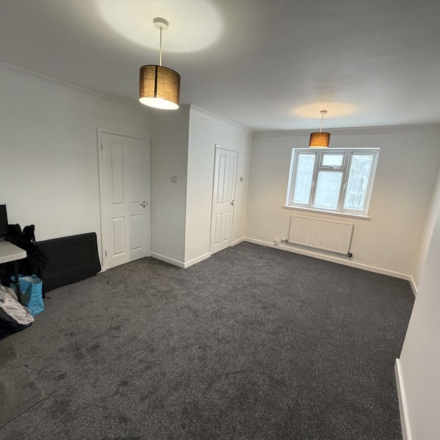 Swansea Road, Northampton - Photo 1