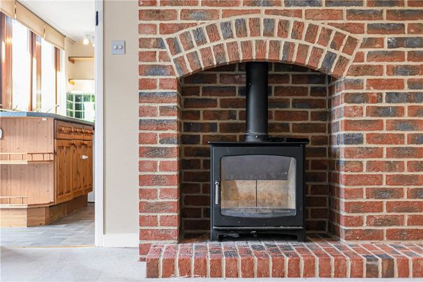 A large two bedroom character property in the popular and well connected village of Marcham. - Photo 1