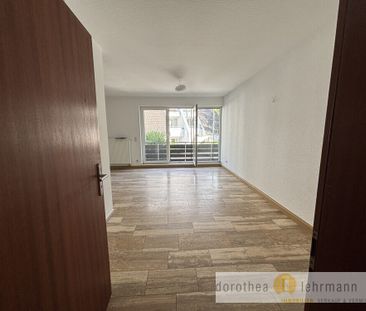 Frisch renovierte 2-Zimmer-Wohnung mit Balkon in grüner und straßen... - Foto 1