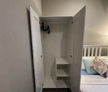 Private Room Walk to North Sydney Station and Greenwood Plaza in 8 Min - Photo 4
