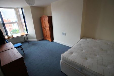 4 bedroom flat to rent - Photo 5