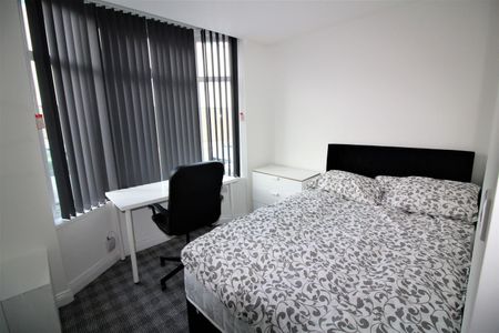 Room 2, Flat 1 - Photo 2