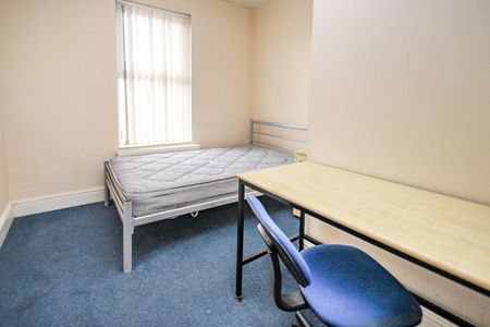 Student Home, Winton - Photo 3