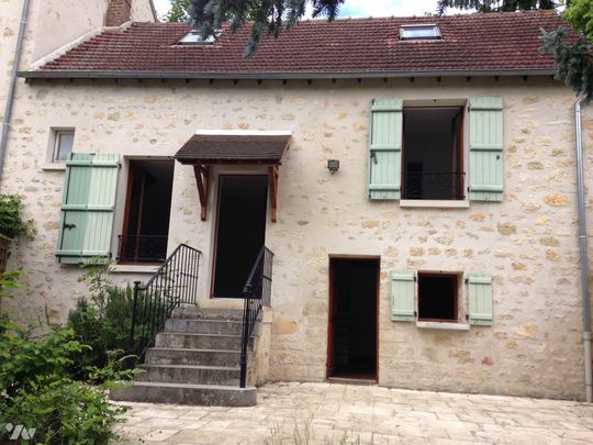 Une maison à usage d'habitation située à MONTGEROULT. - Photo 1