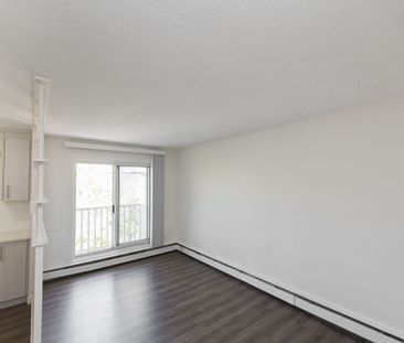 306 21 Avenue SW, Calgary - Photo 1