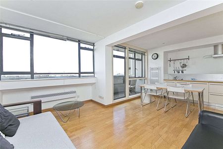 A spilt level apartment in one of Bethnal Green's most sought after and unique developments - Denys Lasdun's Keeling House. - Photo 5