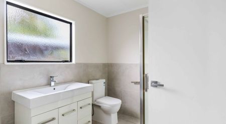 Modern & comfortable living in the heart of Weymouth! - Photo 4