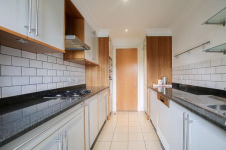 Shearwater Court,London, e1w - Photo 2