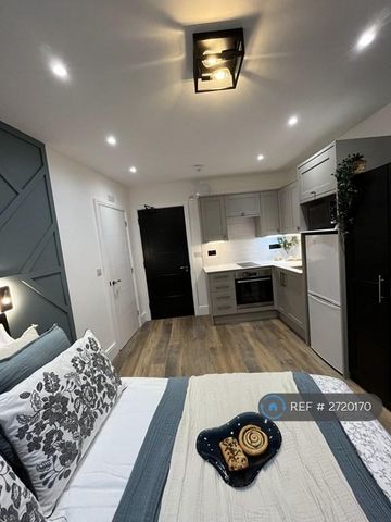 1 bedroom in a house share to rent - Photo 5