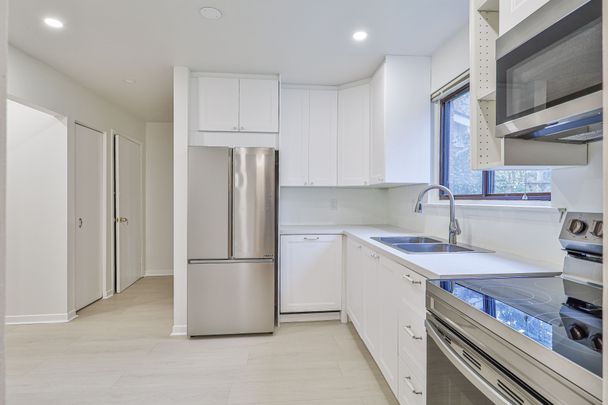 For Lease - 32 Penwick Crescent, Richmond Hill, Ontario - Photo 1