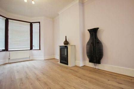 3 bedroom House To Let Total Size: 1194 SQ FT - Photo 4