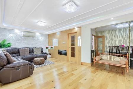 5 bed Detached House for Rent - Photo 4