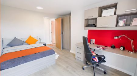 Premium 2 Bed Apartment - Photo 4