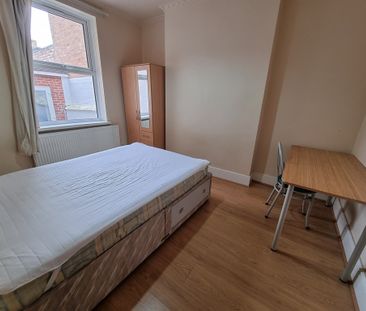 5 Bed Student Accommodation - Photo 4