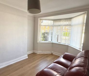 Partly Furnished 3 Bedroom Mid Terrace - Photo 1