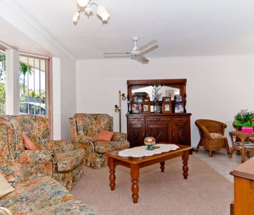 Spacious 4-Bedroom Family Home, Close to the University - Photo 2