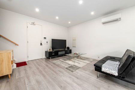 Stunning MOdern Apartmnet in the Heart of Malvern East - Photo 5